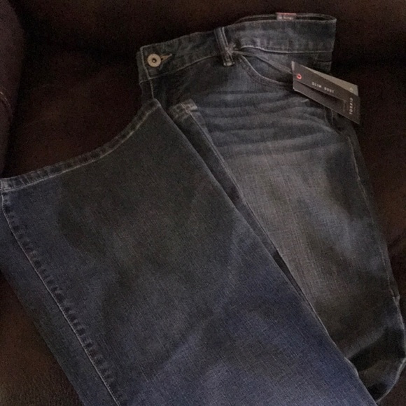 Slim Boot Jean - Picture 1 of 4